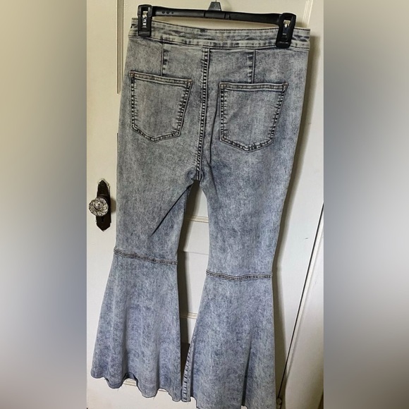 Free people just float on bell bottoms flared jeans size 26 - Picture 2 of 3